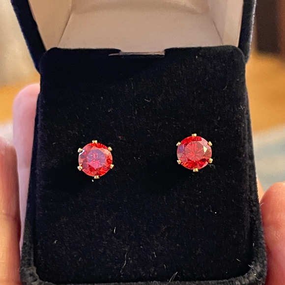 4.0 carat fire red cubic zirconia gold tone stud earrings - Picture 3 of 7